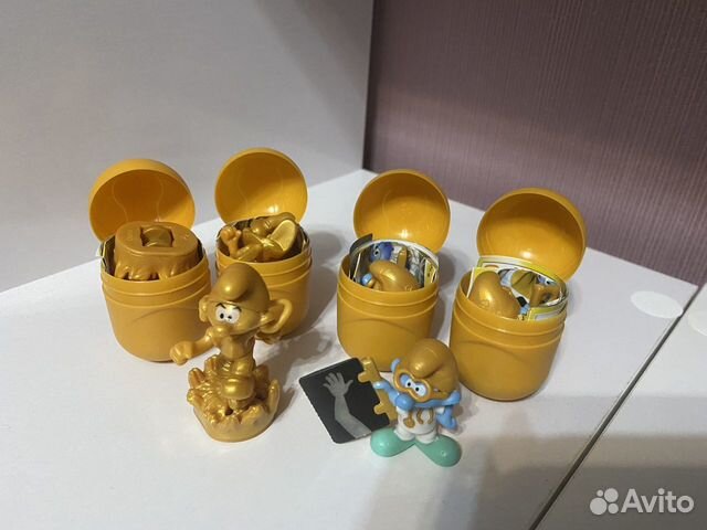 Игрушки из киндера Смурфики 2022