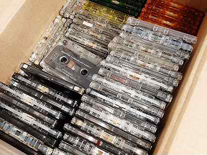 Около 130 аудиокассет без футляров б/у