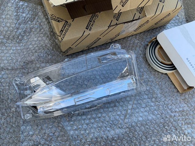 Стекло фары противотуманной левой Lexus NX