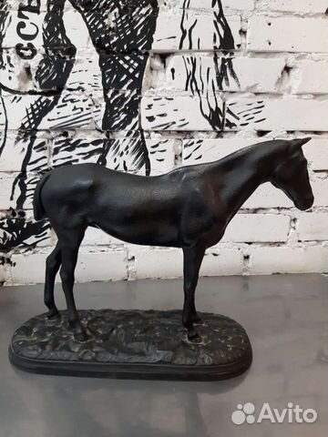 Конь чугун