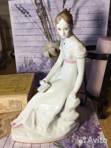 Статуэтка фарфоровая: Татьяна Ларина