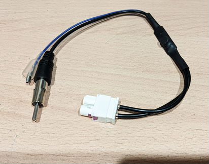 Антенный переходник Volkswagen с питанием