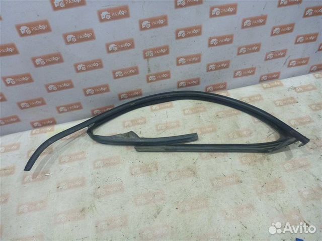 Уплотнительная резинка стекла передняя левая