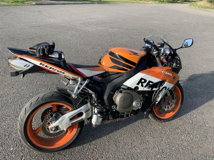 Honda CBR 1000 RR 2005 год