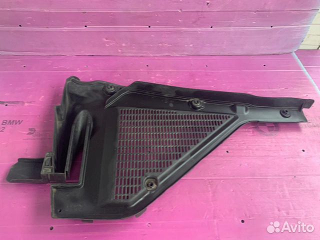 Крышка корпуса микрофильтра правая BMW X5 и X6
