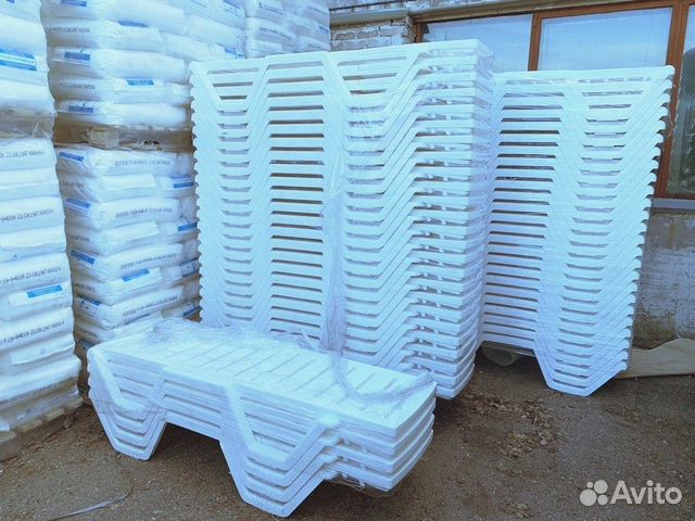 Пластиковый лежак шезлонг арт 1232144