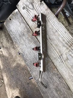 Топливная рампа с форсунками Nissan almera