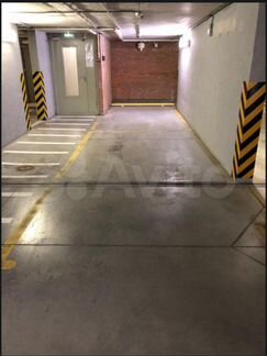 Машиноместо, > 30 м²