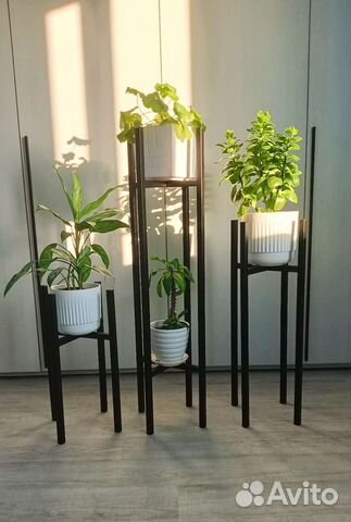 Подставка для цветов напольная металлическая