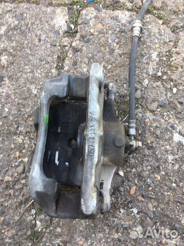 Суппорт левый на Mazda 3 BM