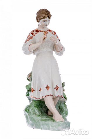Статуэтка фарфоровая 