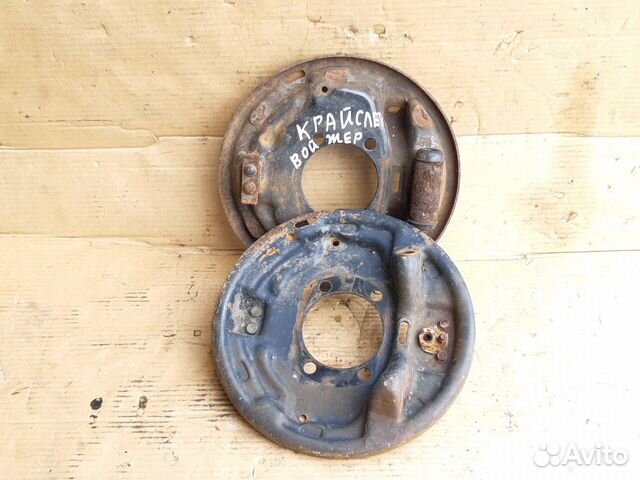 Щит опорный задний Крайслер Вояджер 00-08