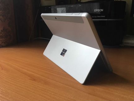 Планшет Microsoft Surface Go