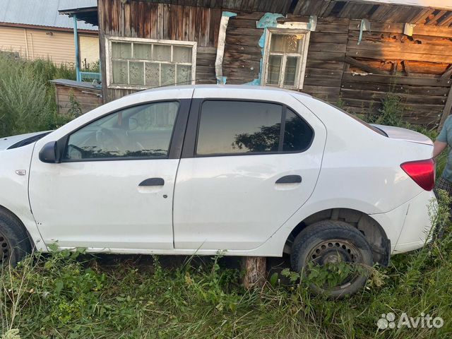 Renault Logan 1.6 МТ, 2014, битый, 88 888 км