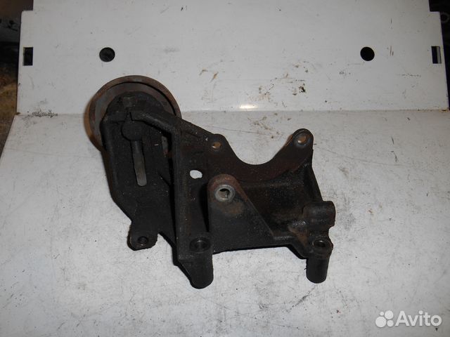 Кронштейн Mitsubishi Carisma Митцубиси Каризма