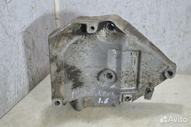 Кронштейн кондиционера Volkswagen Passat B5