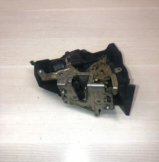 Замок двери задний правый Mercedes W210 W202