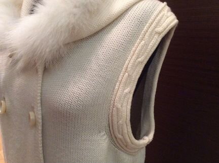 Безрукавка мериносовая шерсть Италия 46 р