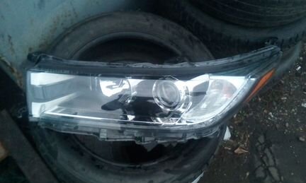 Toyota Highlander III фара левая галоген