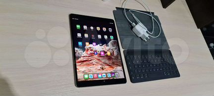 Apple iPad Pro - 10.5 64GB Wife + Smart Keyboard