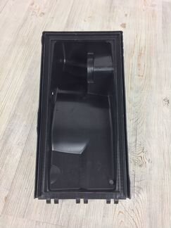 Крышка корпуса воздушного фильтра правая Audi Q7