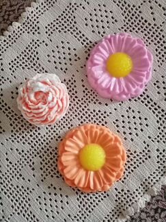 Подарочная корзинка с мыльными цветами