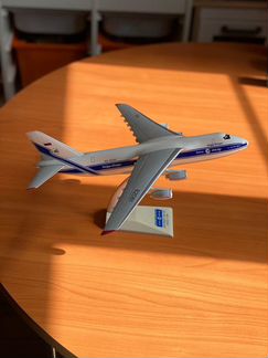 Коллекционный самолет ан-124-100 Руслан Волга-Днеп