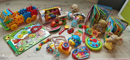 Игрушки пакетом музыкальные, книги, бизиборд