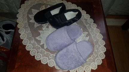 Тапочки домашние и чешки 26 размер две пары за 50