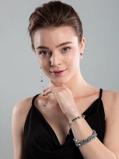 Серьги асимметричные с горным хрусталем и гематито