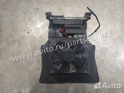 Холодильник в центральной консоли Land Rover Range