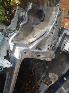 Боковина кузова передняя левая Mitsubishi Pajero 4