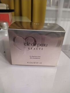 Cle de peau Тональный крем-уход SPF 20, тон В10