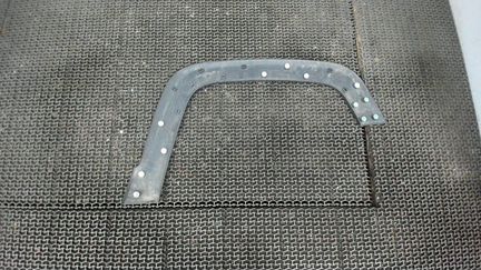 Молдинг (накладка кузовная), Крыла левое переднее