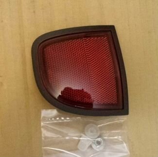 Фонарь катафот в кузов Митсубиси Л 200 L200