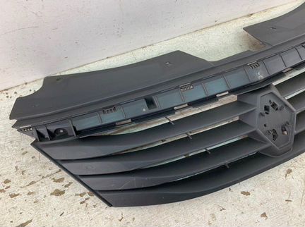 Решетка радиатора передняя Renault Logan 1