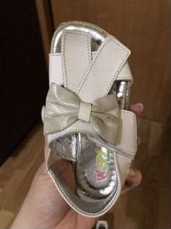 Кожаные сандали для девочки