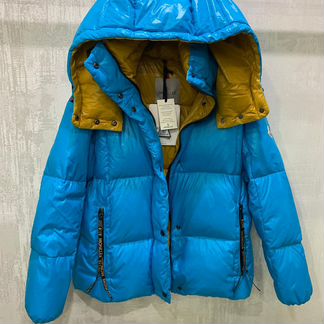 Пуховик Moncler