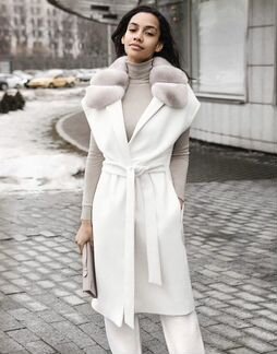 Жилет из кашемира с воротником из Шиншиллы. Люкс