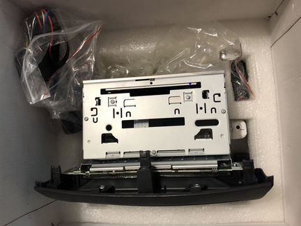 Штатная магнитола Outlander XL, C-crosser и 4007