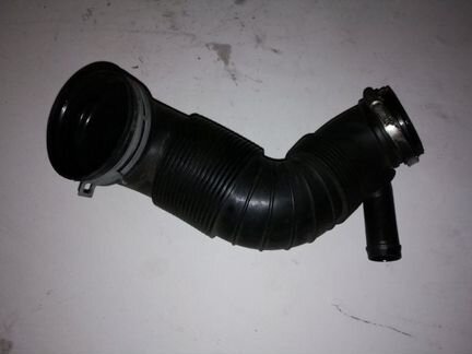 Патрубок воздушный Volkswagen Passat B6 2.0 TDI