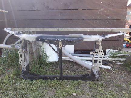 Лексус гс 05-11 панель радиаторов (телевизор)