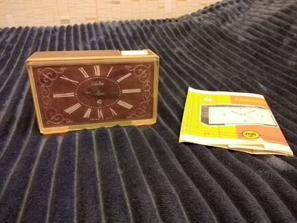 Настольные часы-будильник Слава, винтаж