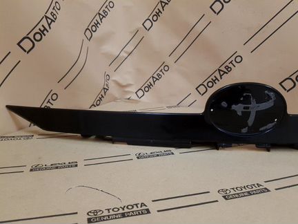 Накладка крышки багажника Toyota Camry V55