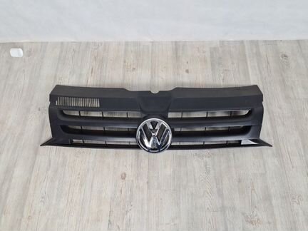 Решетка радиатора со значком передняя Vw