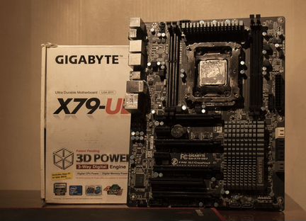 Gigabyte X79 UD3 / Xeon E5 2670 / DDR3 24Gb