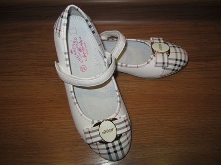 Новые школьные туфли р.35