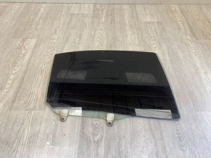 Стекло двери задней заднее правое Mitsubishi