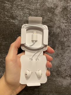 Наушники earpods with Lightning Connector
