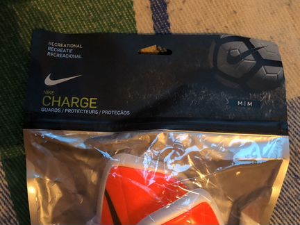 Щитки футбольные nike